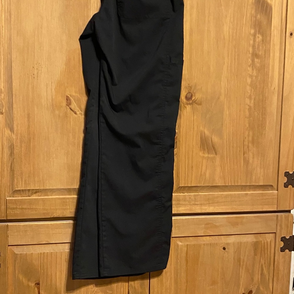 Cherokee Workwear Revolution Scrub Set